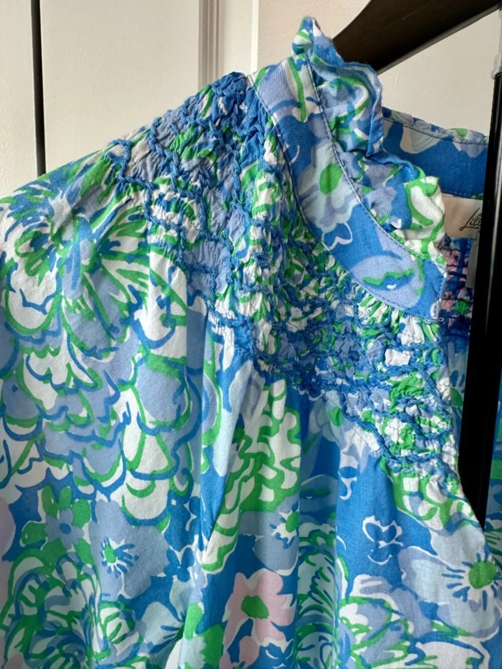 Lilly Pulitzer Blue Floral Smocked Puff Sleeve Lourdes Blouse XS Cotton Blend
